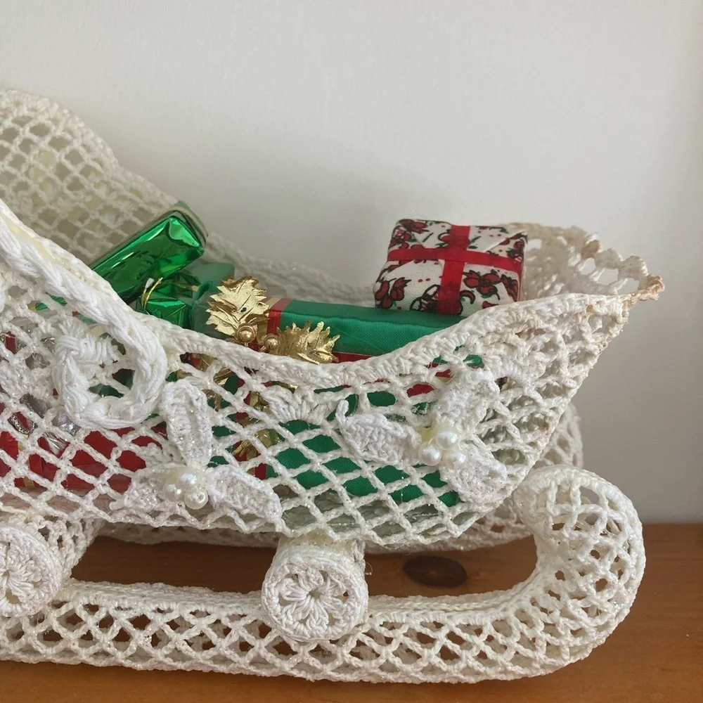 Vtg Crochet Sleigh With Presents Christmas Table Decor Home Winter Frost
